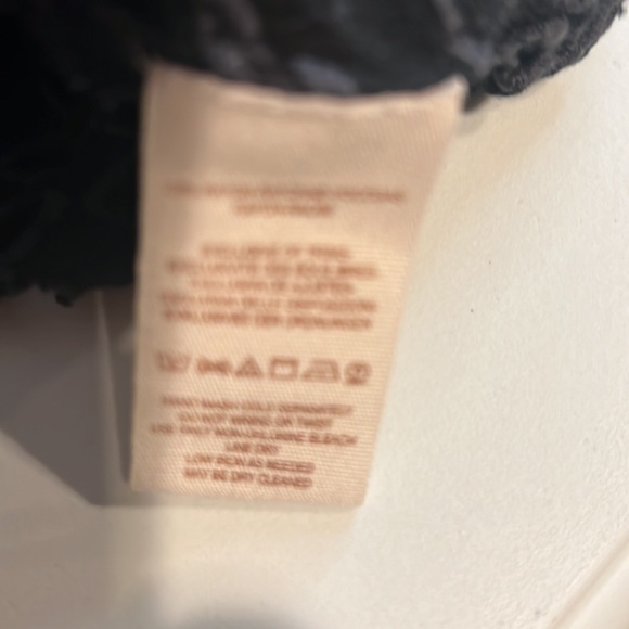 Free PEOPLE Off The Shoulder Croo Eyelet Top Double layer at neckline size small - Picture 8 of 8